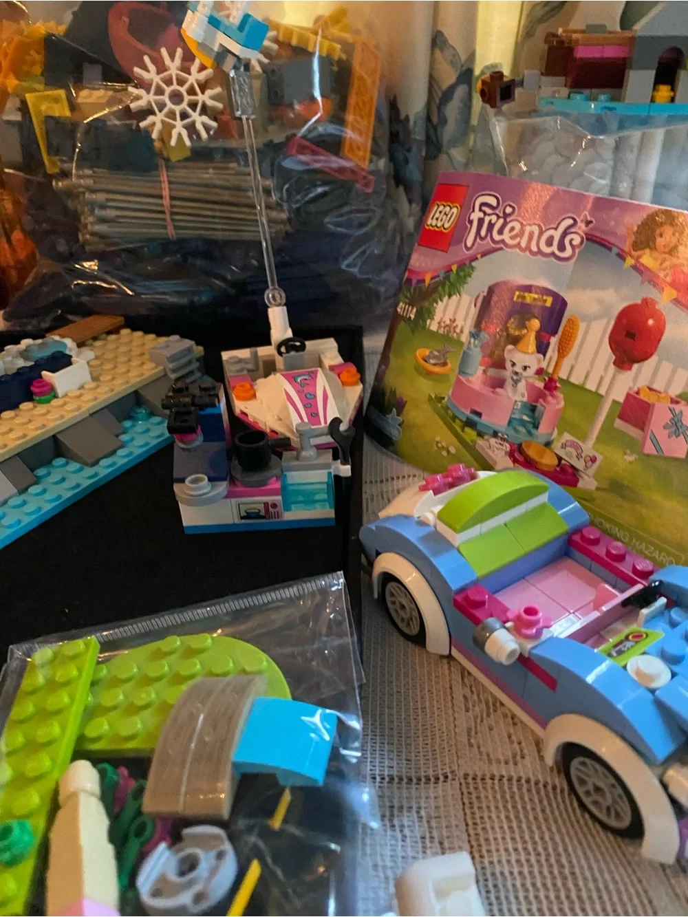 LEGO Partial Friends Set + 1  1/4 lb Assorted Legos + 100s Accessories
